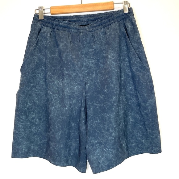 Lululemon Pace Breaker Short 9" *Liner Built in Cell Phone Pouch in Size Medium - Picture 5 of 15